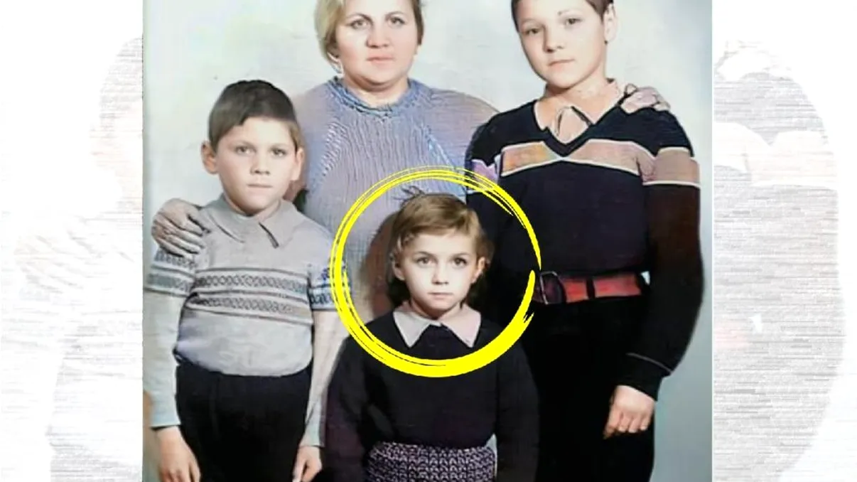 Îl recunoști pe micuțul blond și simpatic din imagine? Are una dintre cele mai bune voci din România