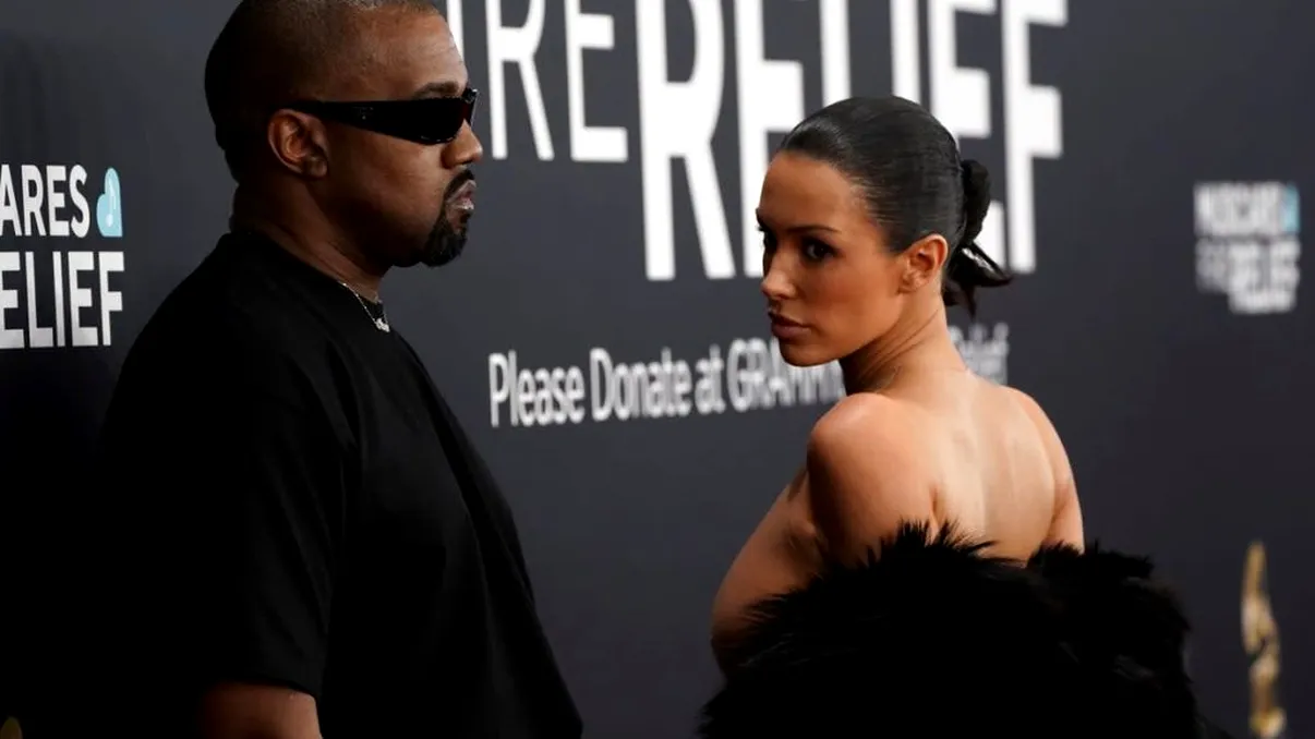 Kanye West și Bianca Censori s-ar fi separat după apariția scandaloasă de la Premiile Grammy. Se pregătesc să depună actele de divorț