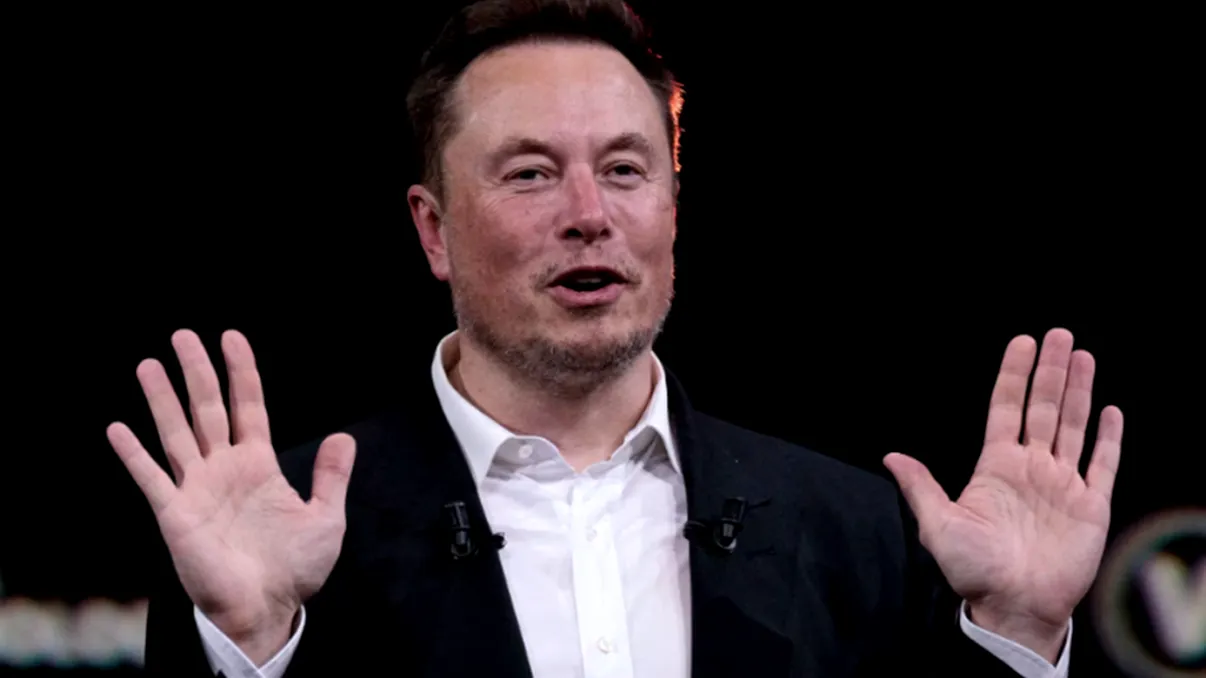 Cum arată influencerița care susține că l-a făcut tată pentru a 13-a oară pe Elon Musk. Ashley este o mare susținătoare a lui Donald Trump