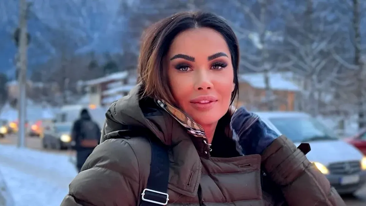 Oana Zăvoranu, criticată pentru suma pe care o cere pentru o geantă uzată. E de brand, însă are şi multe defecte