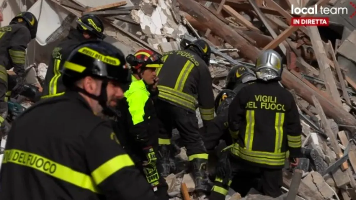 Explozie puternică în Roma. Un bloc s-a prăbușit, echipele de salvatori caută supraviețuitori sub dărâmături