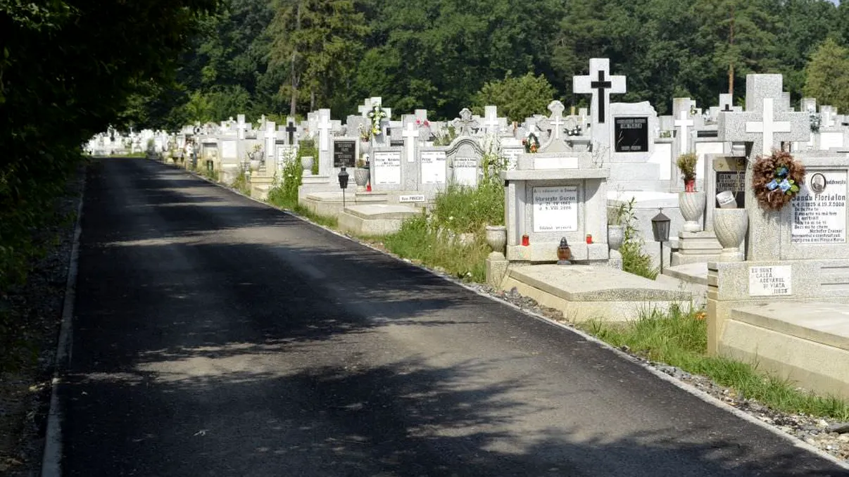 Ce nu ai voie să faci în cimitir. Greşeala banală care îţi aduce amenzi de 4.000 de lei