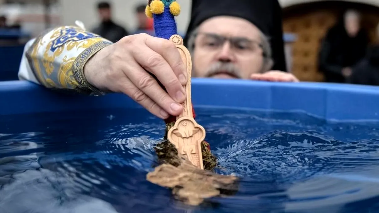 Ce puteri are agheasma sfințită în Vinerea Luminată și cum se folosește corect