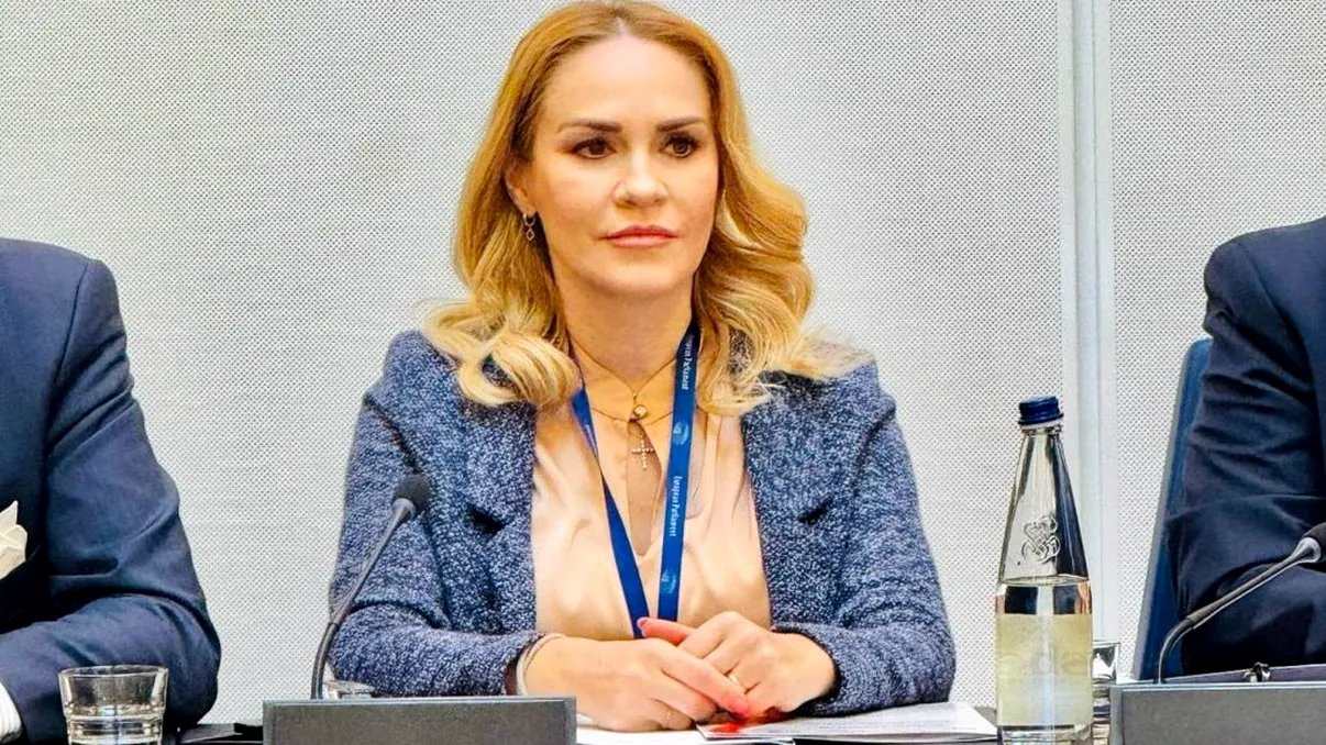 Gabriela Firea, criticată de români după ce s-a fotografiat la Strasbourg. Fosta primăriţă arată mai bine ca niciodată. Foto
