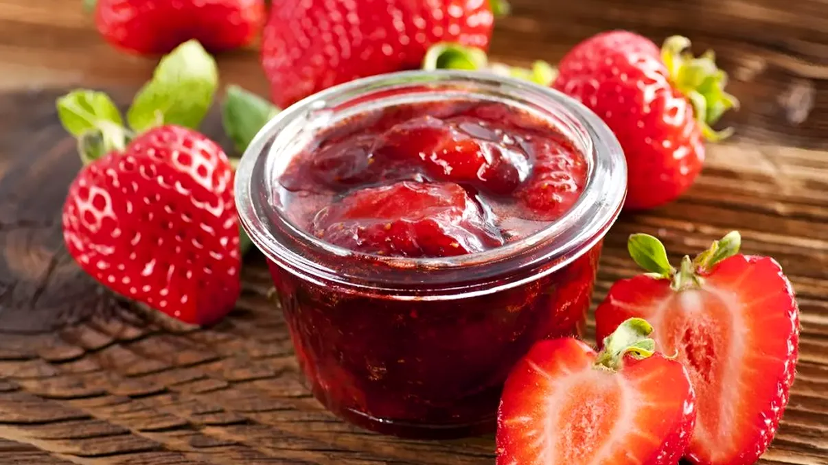 Cât zahăr trebuie să pui în dulceața de căpșuni ca să nu mai facă floare. Greșeala care o strică repede