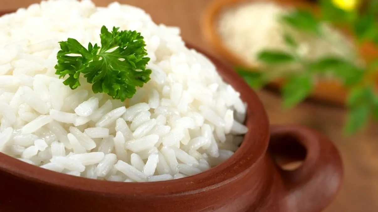 Ce să pui în orez pentru un gust de excepţie. Nu va mai fi fad, ci aromat şi gustos