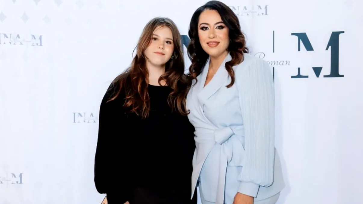 Oana Roman, criticată de internauţi pentru modul în care a îmbrăcat-o pe Isabela la festivitatea de premiere. Detaliul care a atras atenţia: 