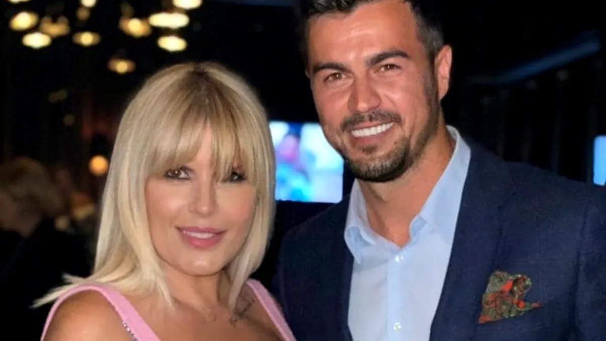 Cum o aşteaptă Adrian Alexandrov pe Elena Udrea acasă? Fostul ministru ar da orice să fie alături de iubit şi de fetiţa lor, Eva. Foto