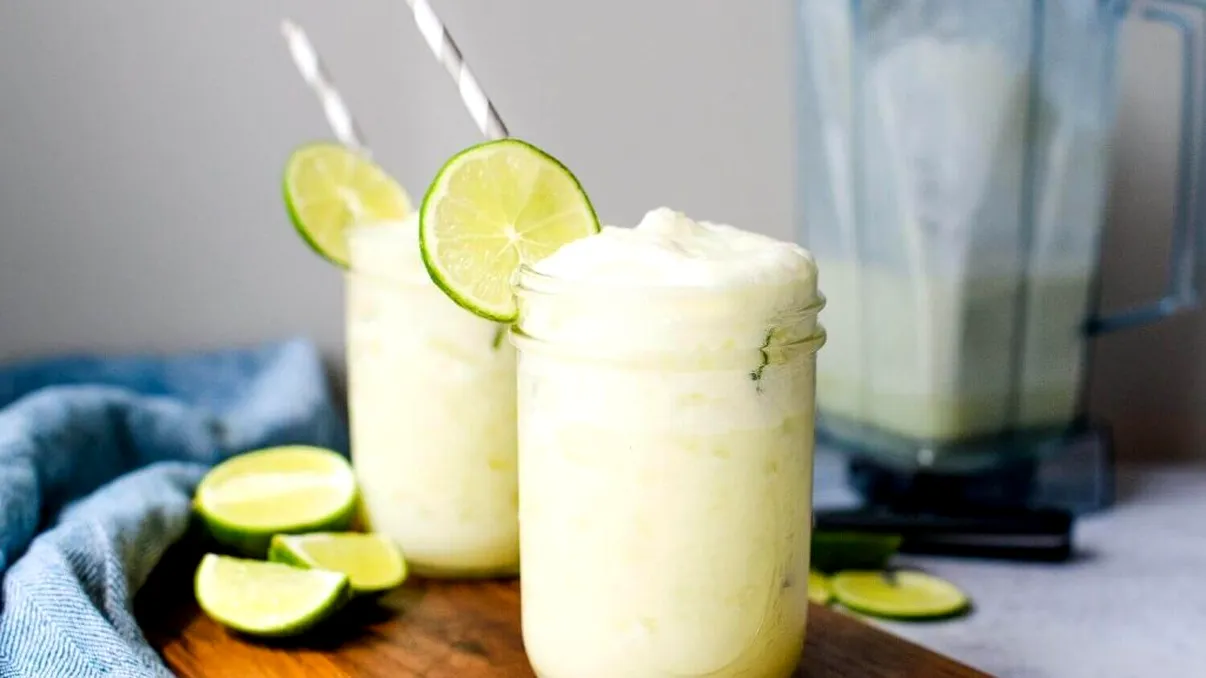 Limonada bătută, băutura verii cu doar 3 ingrediente. Rețeta care a cucerit internetul