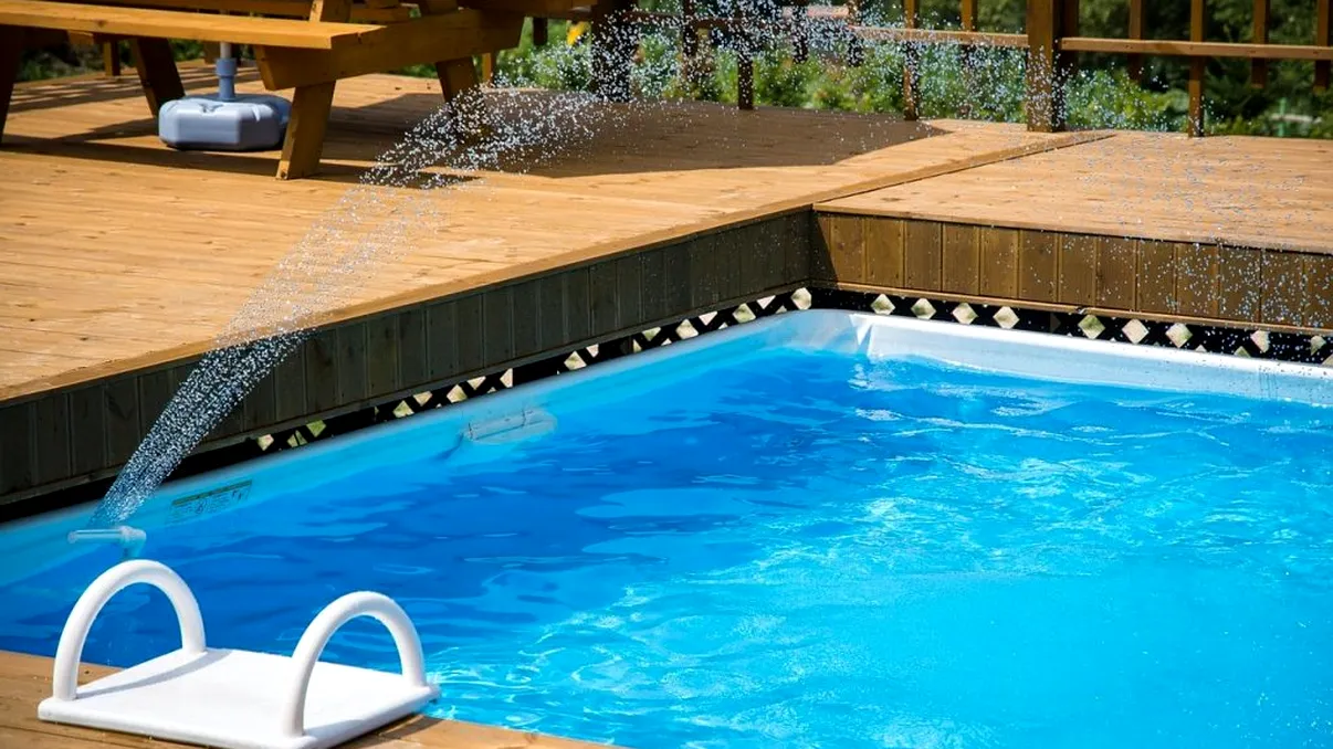 Cum să ai apa clară în piscină. Problema românilor se poate rezolva uşor: 