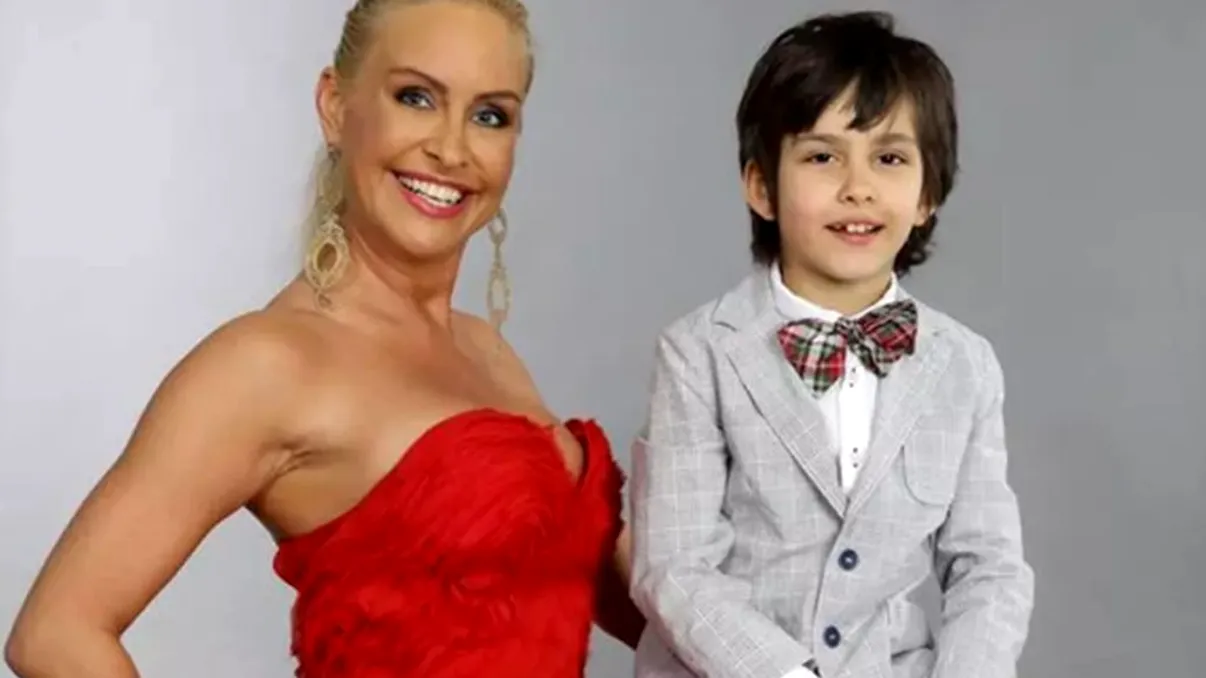 Vica Blochina, mândră de fiul ei. Edan Pițurcă s-a transformat, seamănă perfect cu tatăl lui celebru. Foto