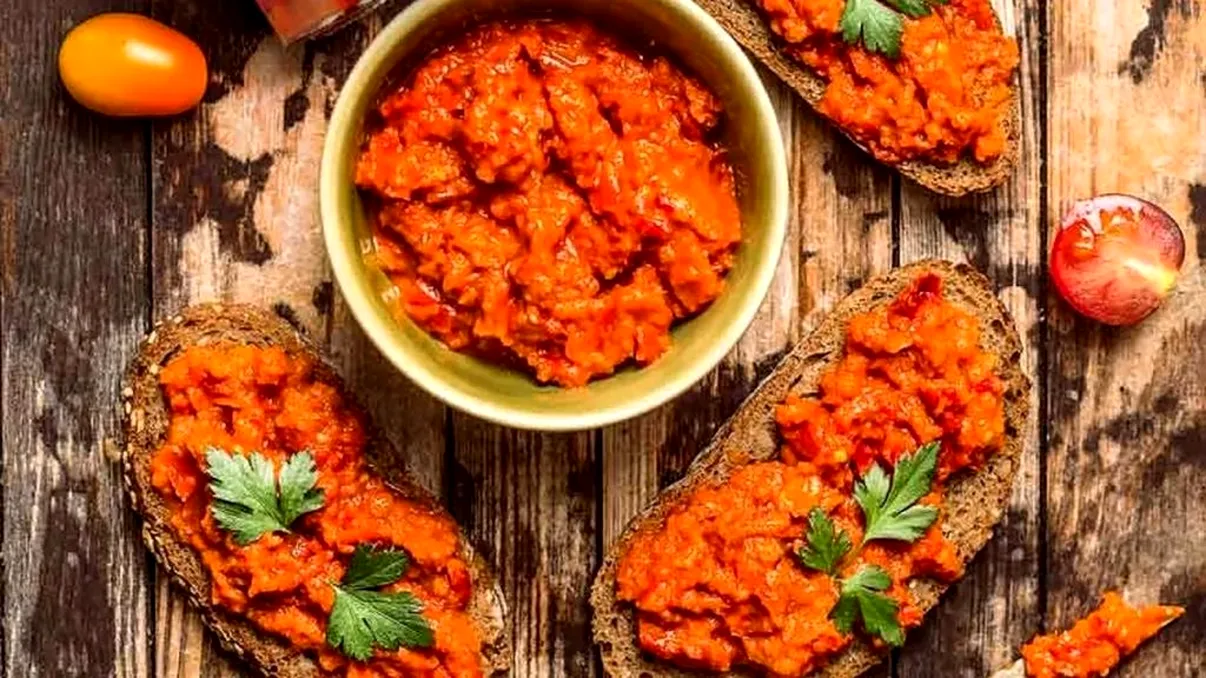 Câtă ceapă se pune la zacuscă? Așa va avea un gust dulce