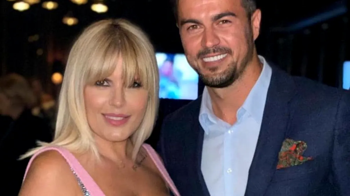 Elena Udrea şi Adrian Alexandrov, gesturi de iubire în public. Cei doi nu au putut sta departe unul de celălalt nici la cumpărături