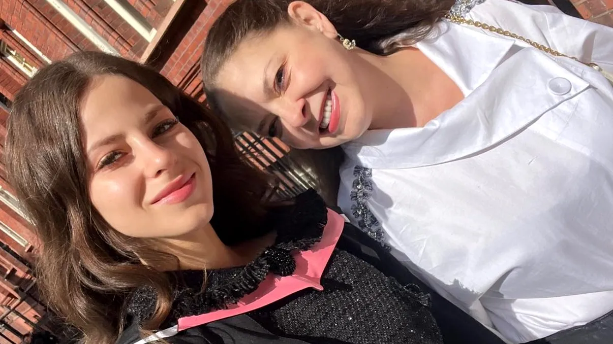 Fiica cea mică a Ritei Mureşan, în celebra revistă Vogue. Gloria este mândria creatoarei de modă: “Ce naşte din pisică şoareci mănâncă!”