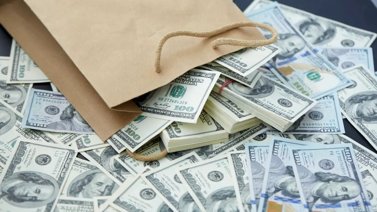 Cele trei zodii care învârt banii cu lopata în săptămâna 24-30 noiembrie 2025. Norocul financiar e de partea lor