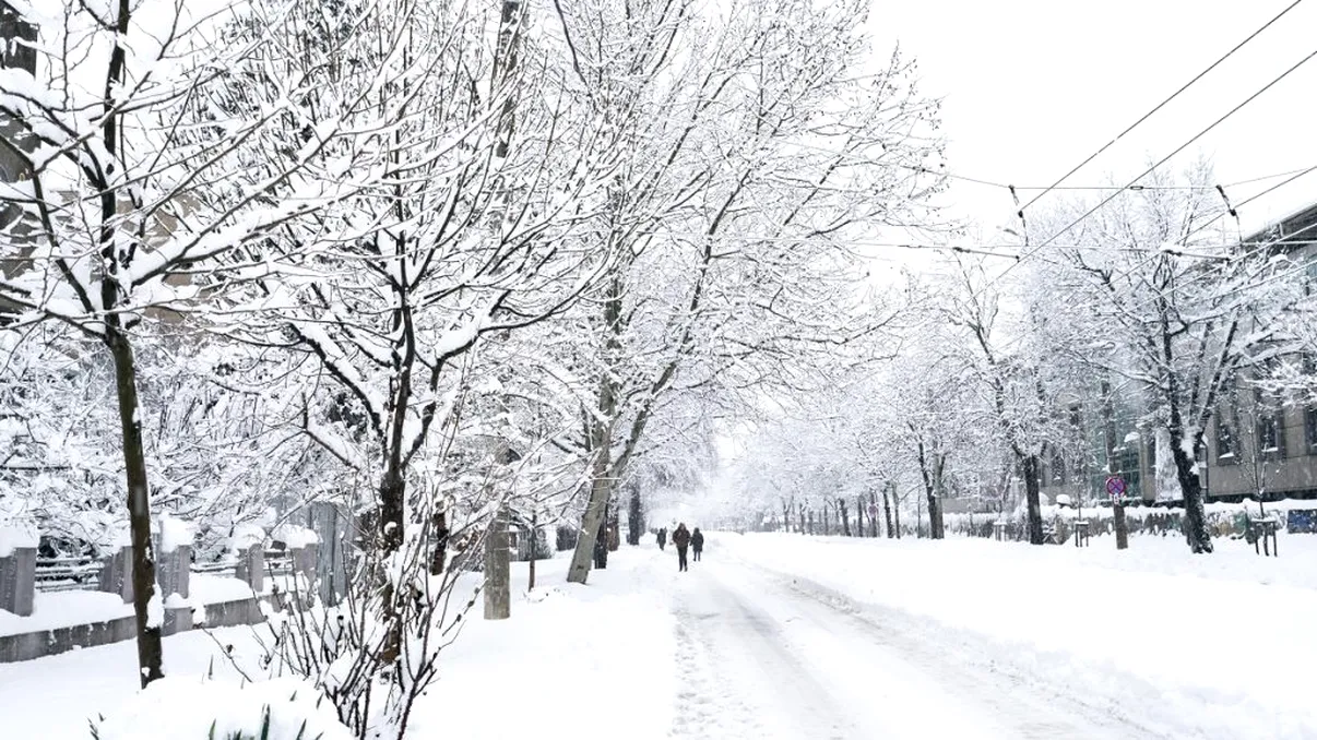 Cât ține noul val de ninsori. ANM a fost emis cod galben pentru 16 județe și București. Minime de -13 grade Celsius