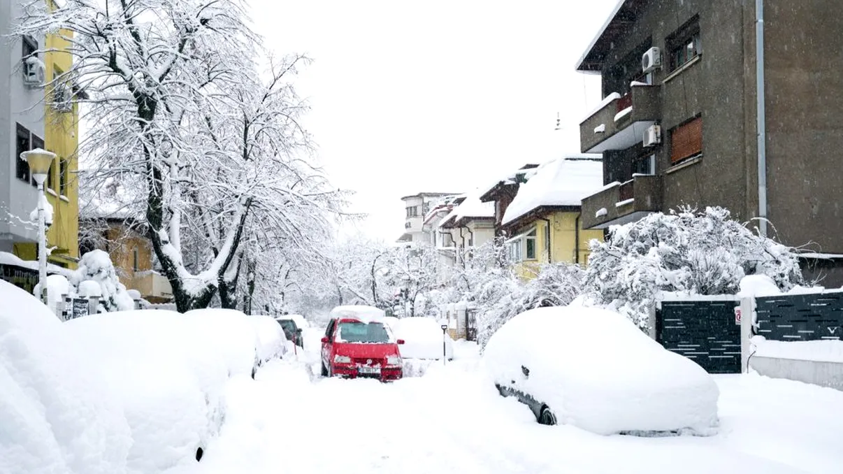 Când se opresc ninsorile: Stratul de zăpadă s-ar apropia de 50 de centimetri în Capitală