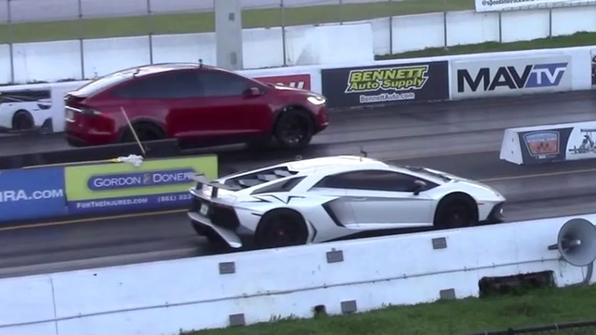 O Tesla Model X face de râs un Lamborghini Aventador [VIDEO]