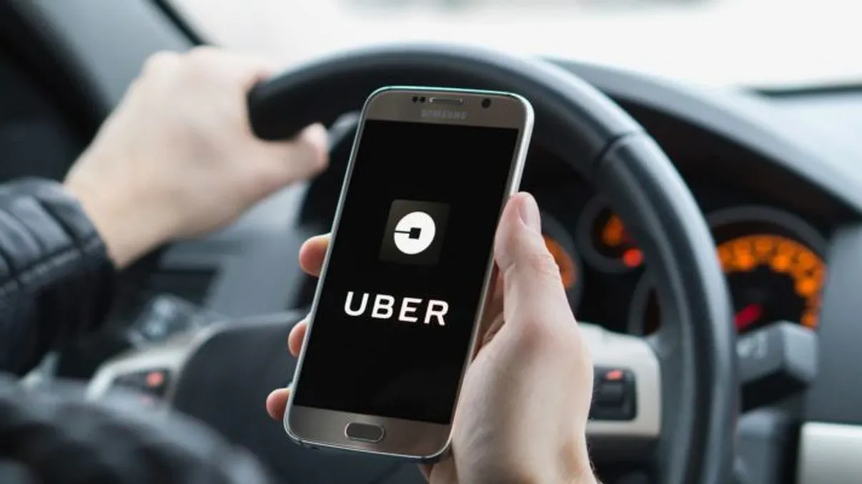 Cum vrea Guvernul să facă din Uber un serviciu pe care-l poți folosi în România