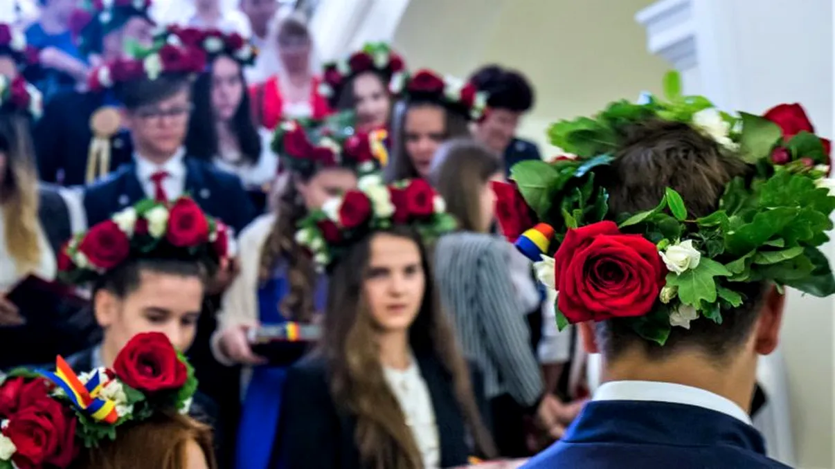 O elevă cu 10 la bacalaureat rămâne în România și dă o lecție care nu se învață la școală