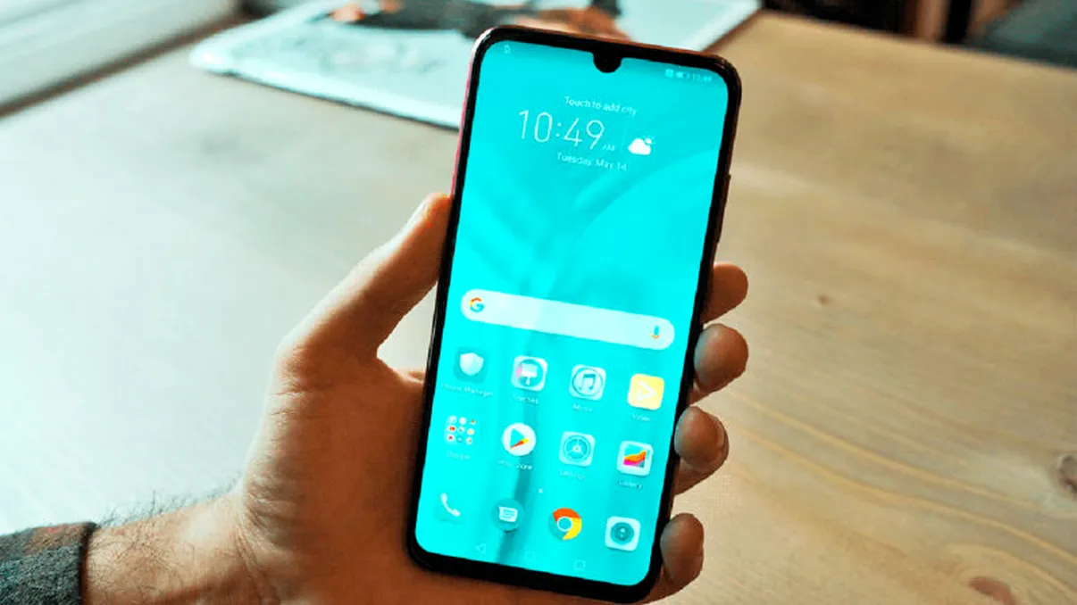 Cât stau românii pe internet în fiecare zi și câți au smartphone