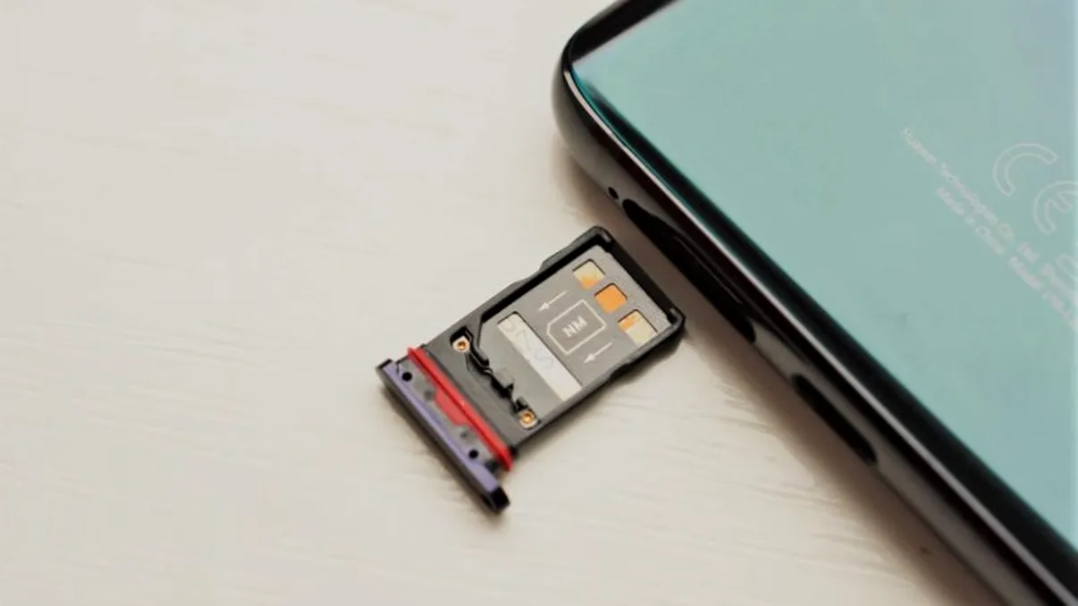 Xiaomi revoluționează cartela SIM ca să ai și un card microSD în ea