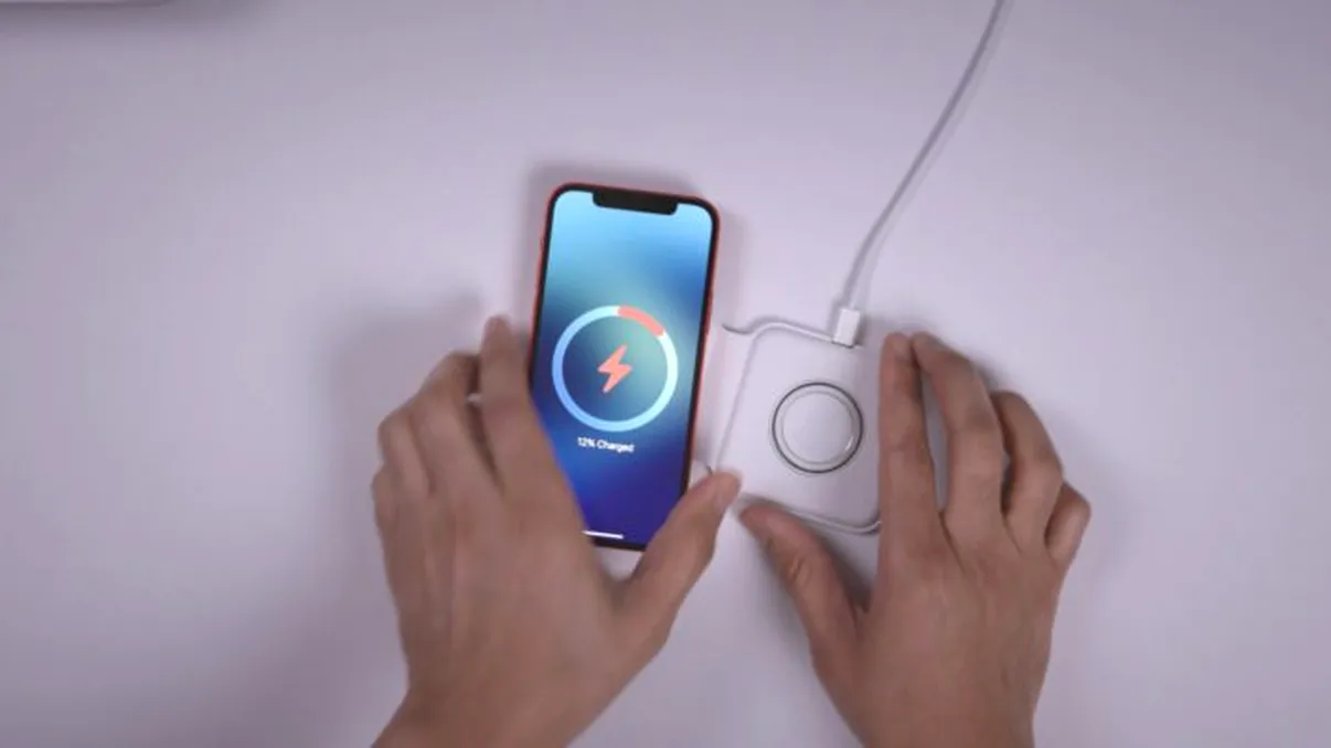 Riscul care se ascunde în iPhone 12: medicii cardiologi au publicat avertismentul
