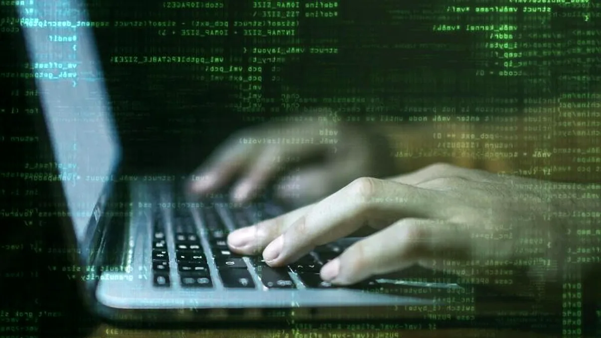 Războiul cibernetic din Ucraina, o mină de aur pentru hackeri: record fără precedent la atacuri globale