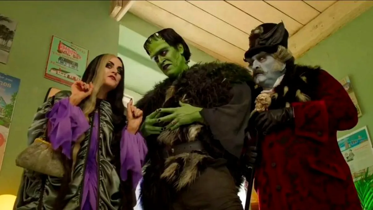 VIDEO Nici n-a apărut bine trailerul The Munsters, că fanii seriei originale s-au și grăbit să „dea de pământ” cu Rob Zombie