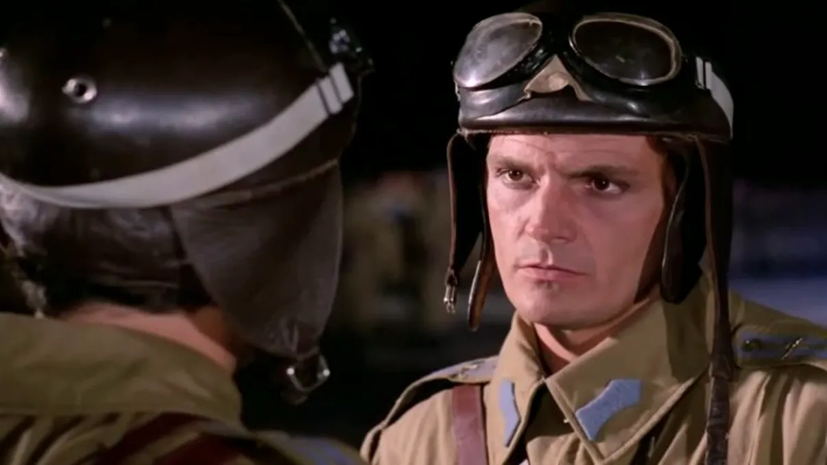 Cum a fost aruncat Florin Piersic din avion în numele cinematografiei. Un veritabil Tom Cruise de Buftea al anilor '80