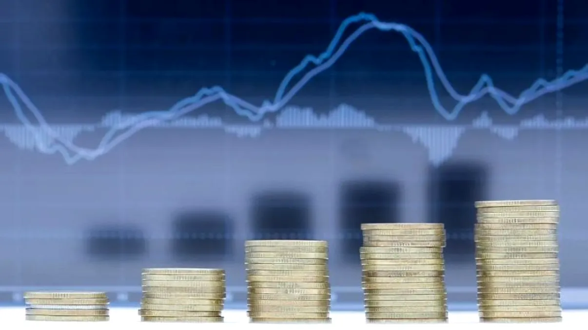 Cumpărăturile românilor, în pericol în 2023. Anunțul BNR care arată cât de afectată este România