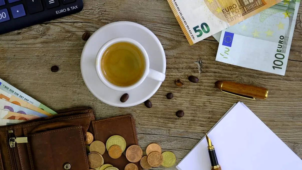 Salarii de până la 7000 de lei și telemuncă sau hibrid, în România: tinerii români nu mai merg la birou