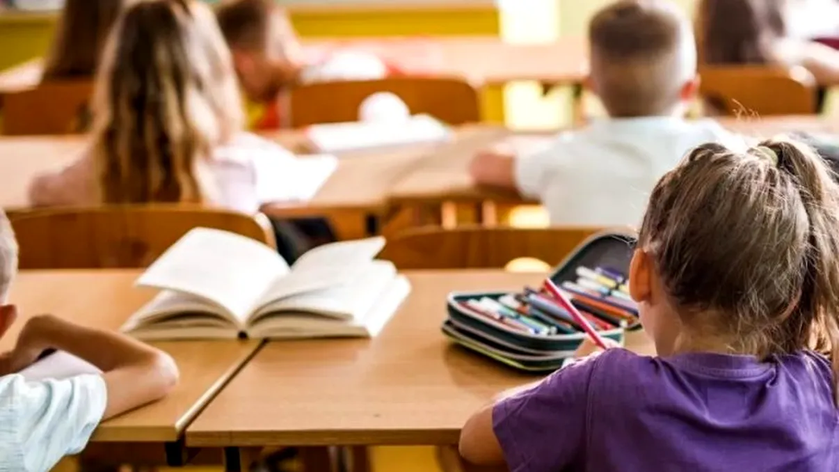 Ultima zi de școală pentru elevi. Încă se închid medii pentru cei din clasele care au de dat Examene Naționale