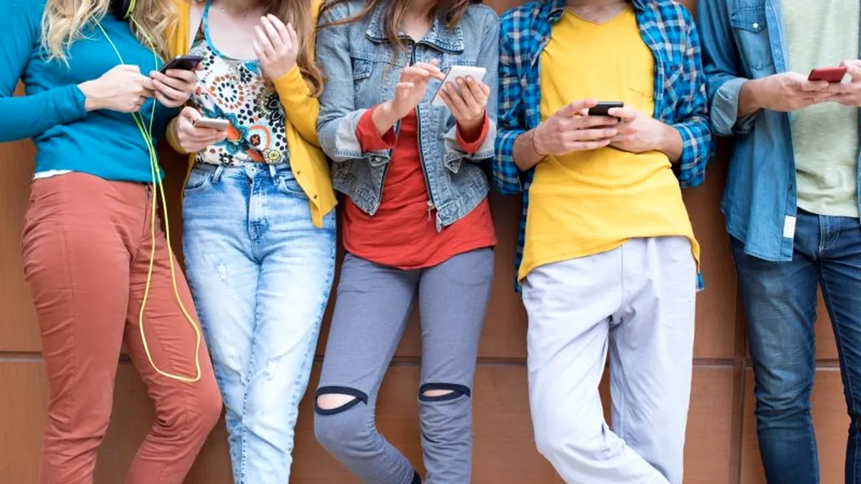 Planul Meta de a atrage utilizatori tineri se bazează pe chatbot-uri AI: cum vrea Facebook să aducă utilizatorii de pe TikTok, înapoi pe platformă