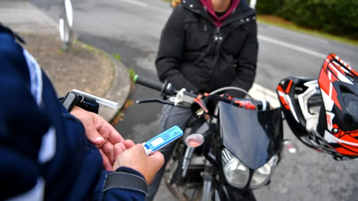Chestionar pentru testarea antidrog în școlile din București. Soluția găsită de autorități pentru a preveni consumul
