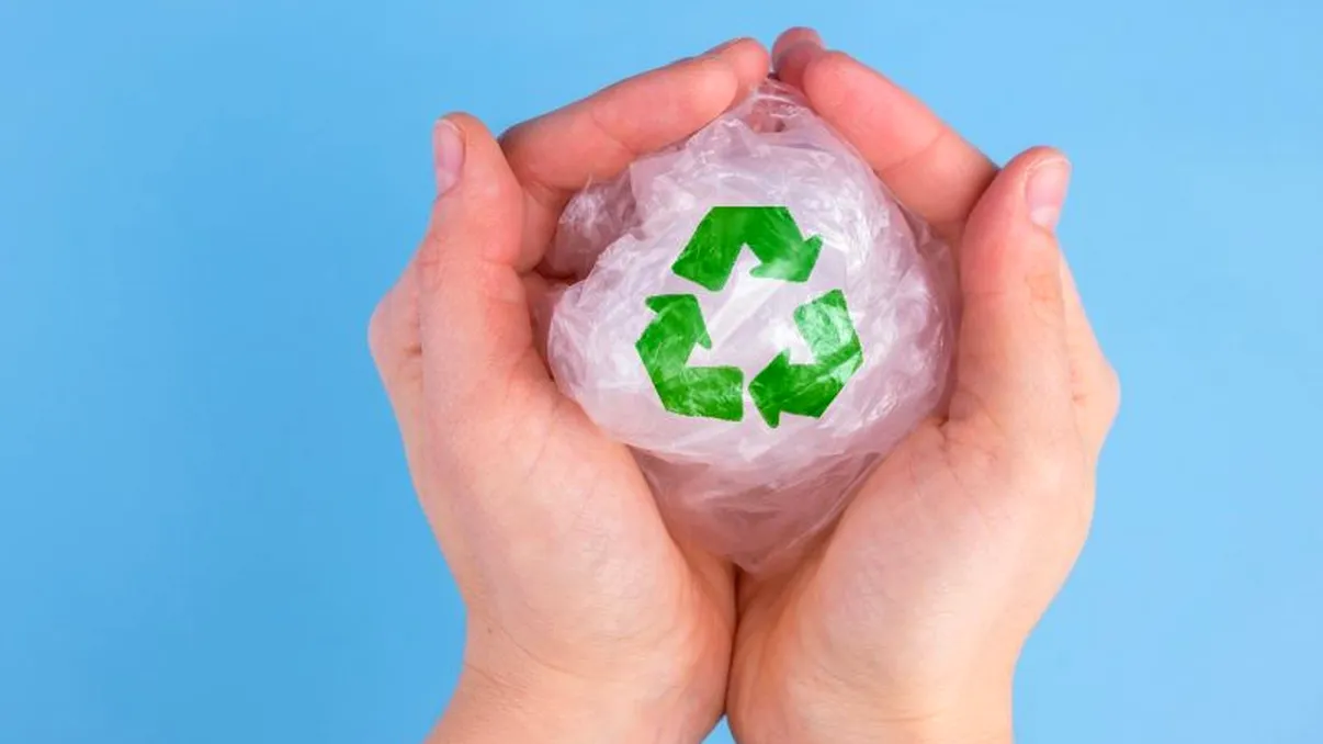 O soluție inovatoare: Săpunuri și detergenți din plastic