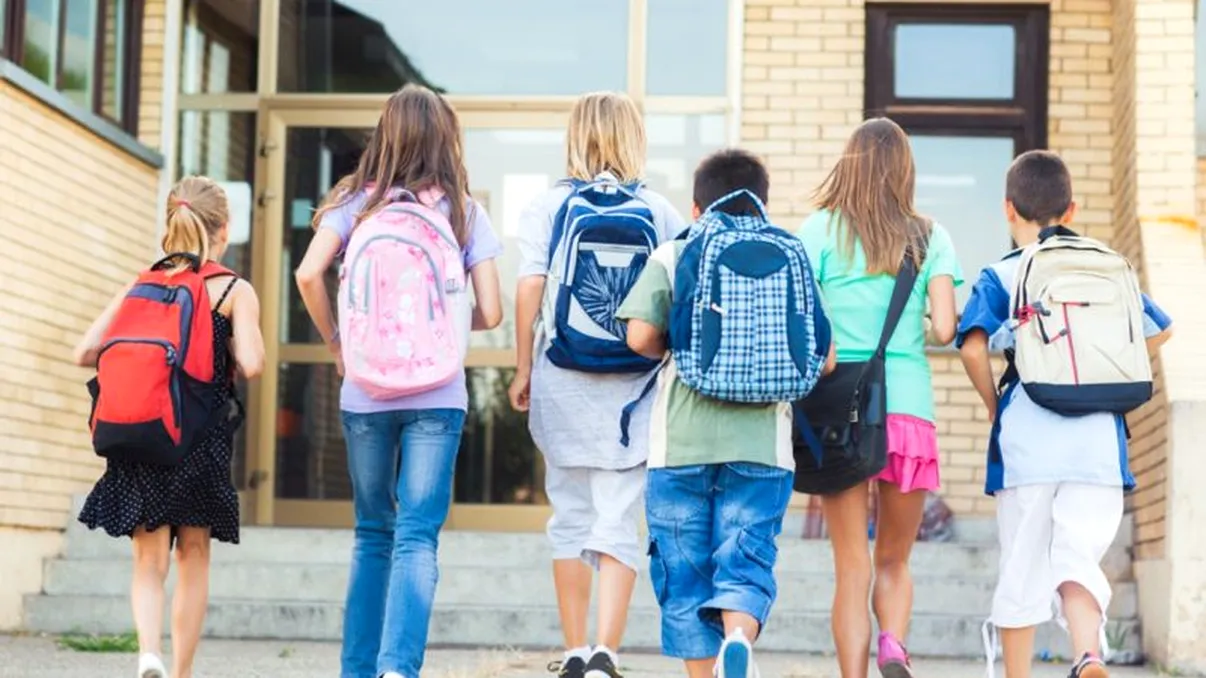 Unii copii care încep școala „nu reușesc să urce scările”, arată o situație gravă din instituțiile de învățământ în urma unui sondaj realizat de profesorii din Anglia și Țara Galilor