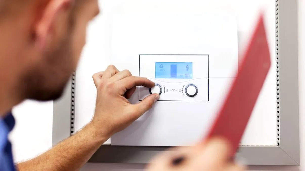 Cum setezi centrala termică pentru a consuma cât mai puţin gaz? Aşa procedează şi proprietarii de pensiuni
