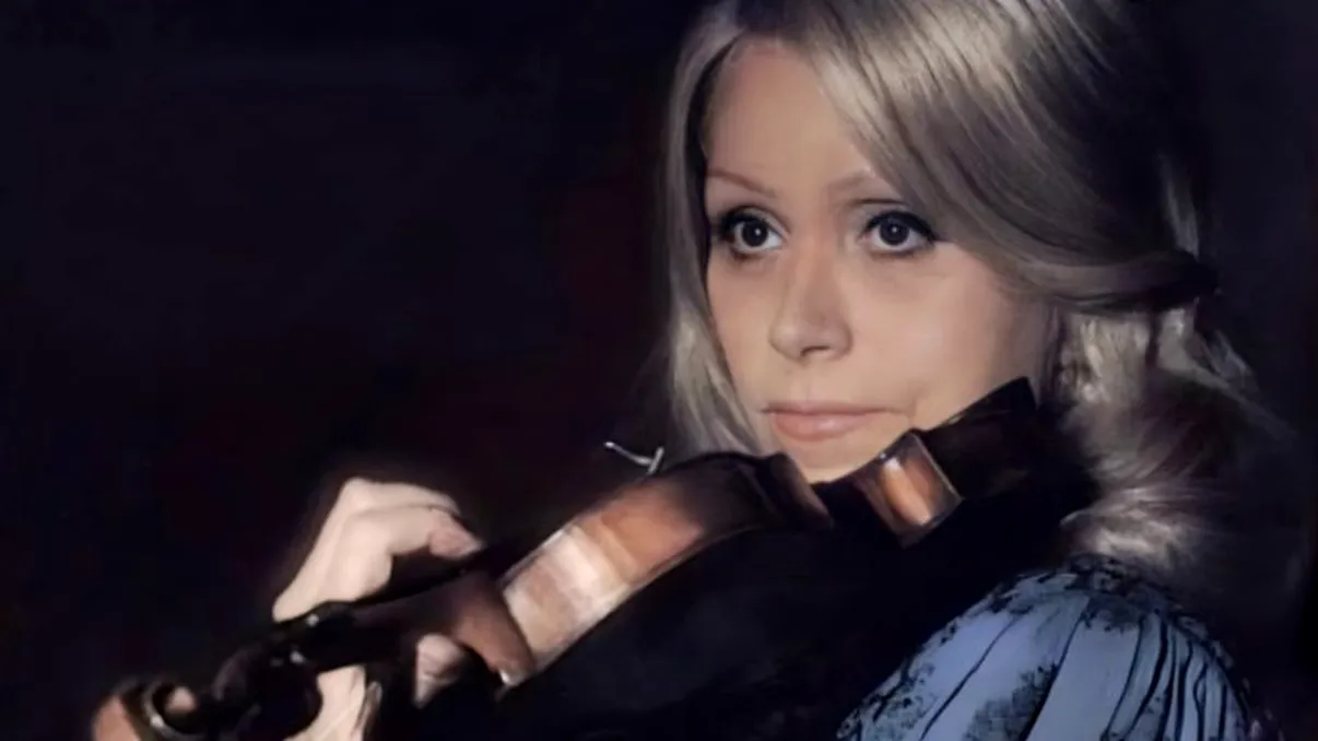 De la fetița ”fără talent” numită de George Enescu la cea mai mare violonistă a secolului XX. Românca Lola Bobescu, ”diva cu vioara”