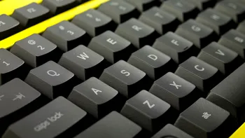 Gigabyte Aivia K8100 - O pata de culoare pe biroul tau [Review]