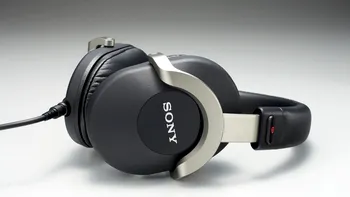 Sony are trei noi serii de casti