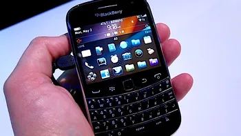 BlackBerry Bold 9900 - Telefon RIM pentru anul 2011