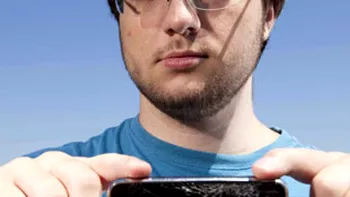 Creatorul JailbreakMe in practica la Apple