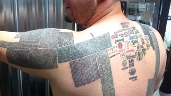 15,000 de adrese URL tatuate pe corpul unui barbat - Si nu se va opri aici