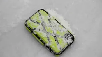 G-Form imbraca primele iPhone-uri, le trateaza agresiv