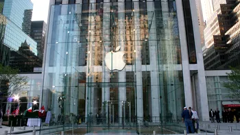 O clienta de 83 de ani da Apple in judecata 