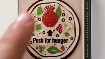 Butonul de panica pentru... PIZZA!