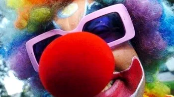Elemente de poveste: Un clown, un furt, un iPad si Steve Jobs