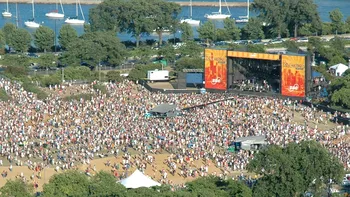 Click Play! Lollapalooza e live pe YouTube