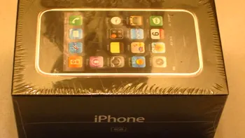 Originalul iPhone se vinde pe bani grei